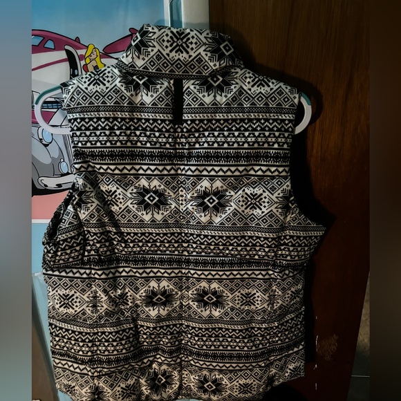 Cool pattern lands end vest - Picture 2 of 4